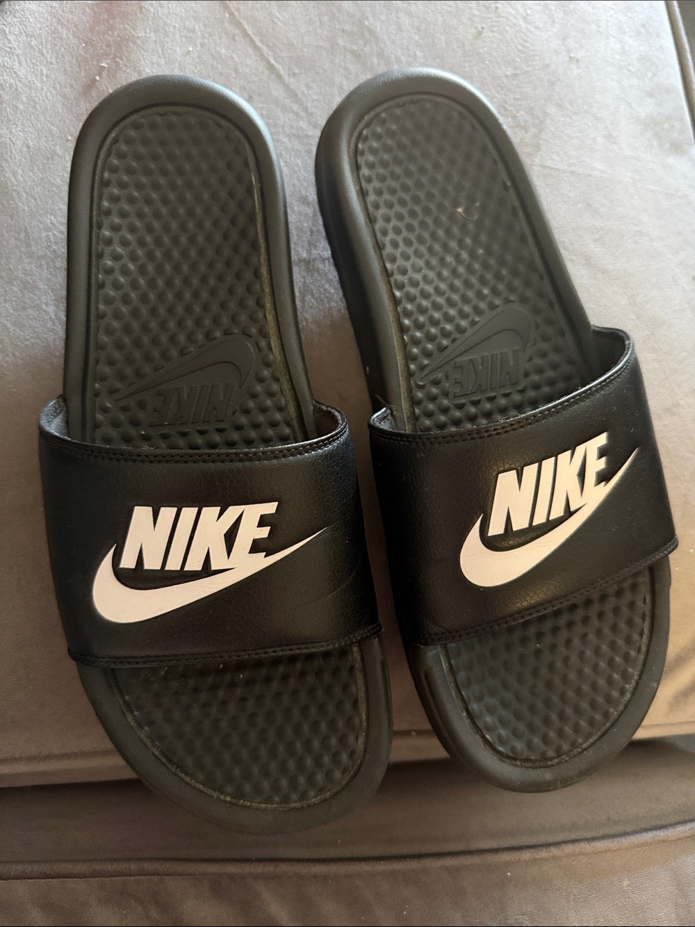 ❤️3 for $18❤️ Nike Slides - Picture 1 of 8
